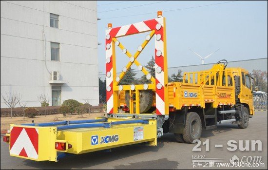 高(gāo)速公路(lù)防追尾車(chē)&nbsp;徐工(gōng)防撞緩沖車(chē)問(wèn)世