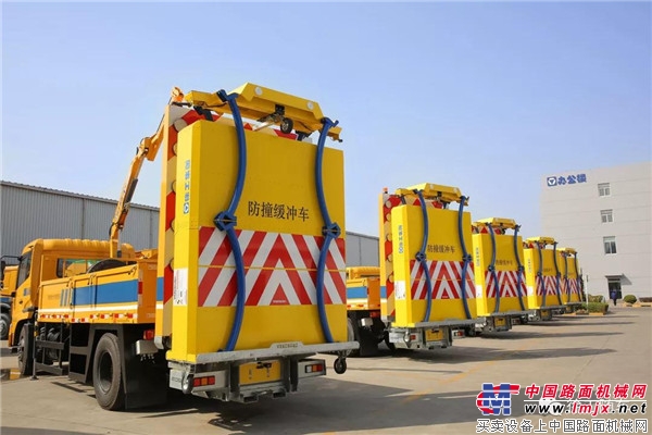 點開(kāi)讓你(nǐ)了(le)解徐工(gōng)随車(chē)自(zì)主研發"神器(qì)”——防撞緩沖車(chē)